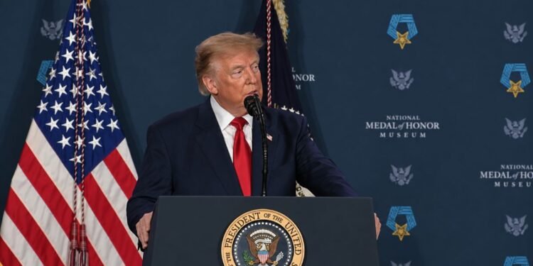 Trump insiste con el “Estrecho Trump” mientras Irán lo satiriza en redes