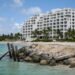 Frenan rompeolas de The Reef Coco Beach; Semarnat rechaza autorización ambiental