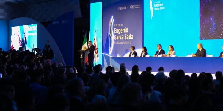 ¿Cómo puede México crecer más? Fernández Carbajal apuesta por acuerdos y tecnología