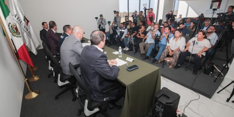 Aduana de Nuevo Laredo amplía horario sabatino para reducir tiempos de espera
