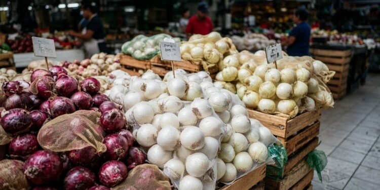 ¡Golpe al bolsillo! Cancún entra al top de ciudades más caras de agosto; huevo y cebolla siguen por las nubes