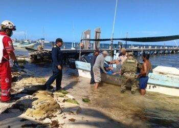 Localizan con vida a hombre cerca de Isla Contoy