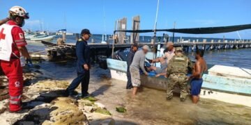 Localizan con vida a hombre cerca de Isla Contoy