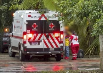Rayo impacta antena de radio y lesiona a locutor en Felipe Carrillo Puerto