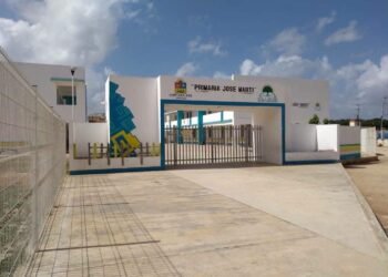 Polémica en primaria de Villas Otoch: denuncian listas de familias que no pagan cuota “voluntaria”