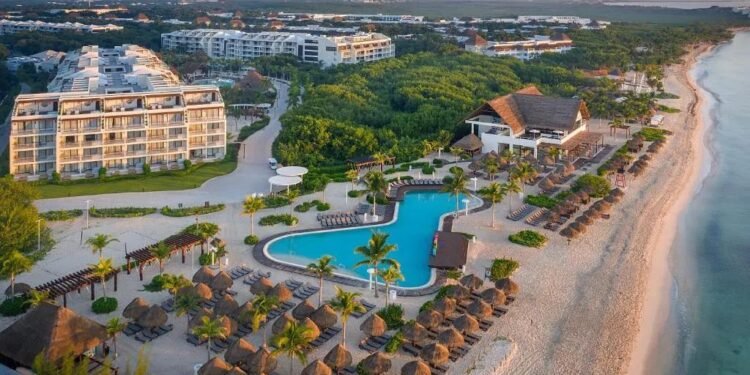 Playa del Carmen presume playas sin sargazo y hoteles con tarifas más accesibles para turistas