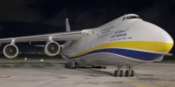El gigante Antonov An-124 aterriza en Cancún