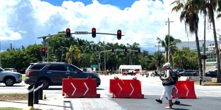 Permanece cerrado desde ayer un tramo de Cobá, a la altura de la Fiscalía por caso de menor