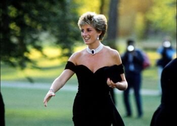 El “revenge dress” de Diana vuelve a los reflectores: ¿cuánto pagarán por el famoso vestido?