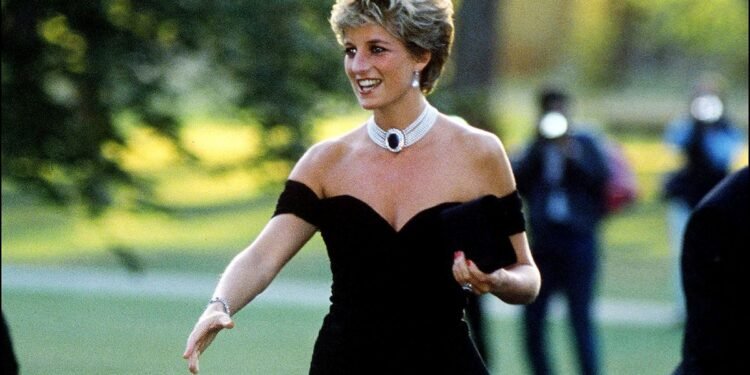El “revenge dress” de Diana vuelve a los reflectores: ¿cuánto pagarán por el famoso vestido?