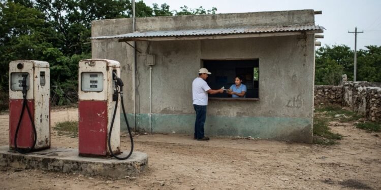 Sin internet, sin luz y sin tarjeta: el sur de QRoo dice “no” al adiós al efectivo en gasolineras