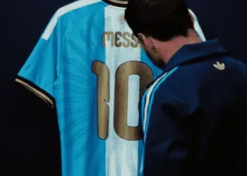 Messi se viste de oro: así es la camiseta que usará en su despedida con Argentina