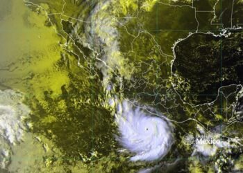 ¡Polo baja a categoría 4! Huracán mantiene su fuerza frente al Pacífico mexicano