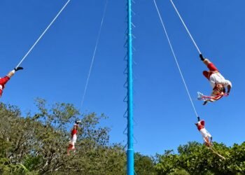Vuelven las danzas, la música y el vuelo: Tulum prepara regreso de los Voladores de Papantla