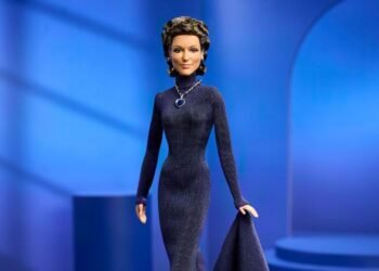 Céline Dion se convierte en Barbie con su icónico look de Titanic: esto cuesta en México