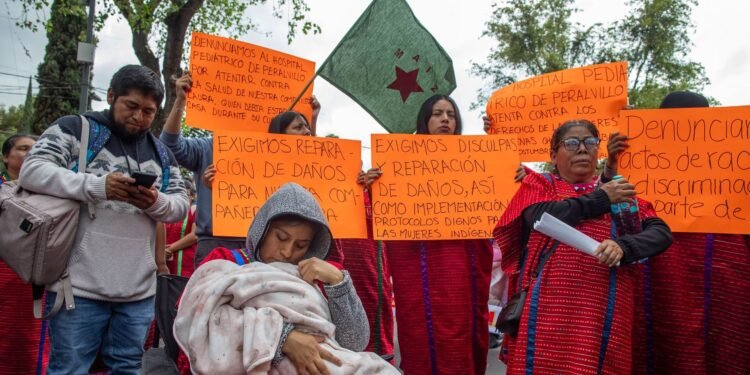 Llevaron a su bebé a vacunar y quedó retenida siete días en hospital de la CDMX