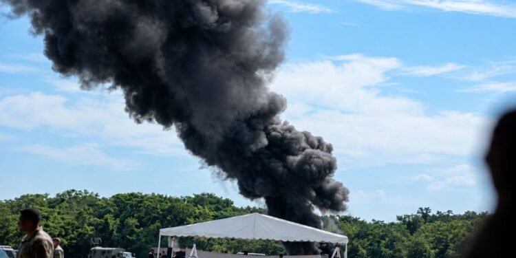 Queman narcóticos en Base Naval de Chetumal; enorme columna de humo negro llega hasta Belice