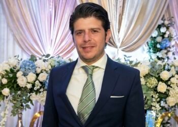 Hijo de aspirante de Morena en Lerma viaja a Disney durante proceso por fraude