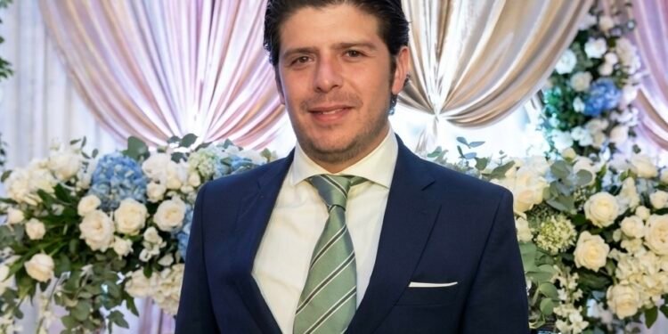 Hijo de aspirante de Morena en Lerma viaja a Disney durante proceso por fraude