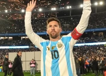 Adiós, capitán: Messi recibe emotivo homenaje en el Monumental