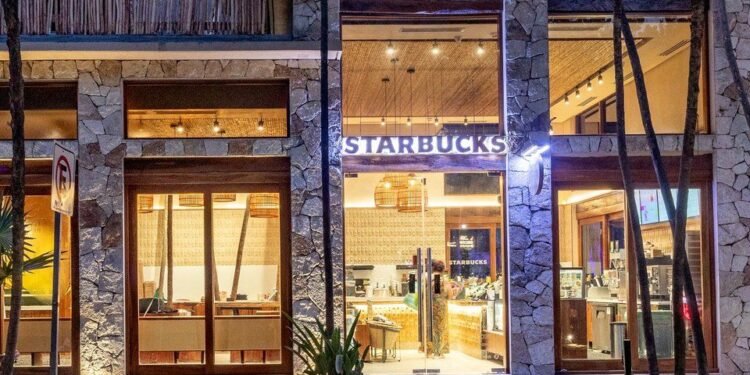 Octubre sin café: cierra Starbucks en la zona hotelera de Tulum